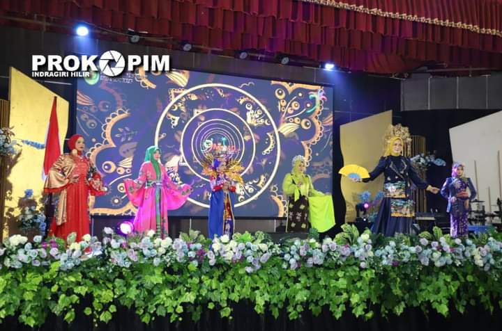 Kepala DPMPTSP Haryono Terima Penghargaan SAKIP di Malam Resepsi Milad Inhil ke-59 Tahun 2024