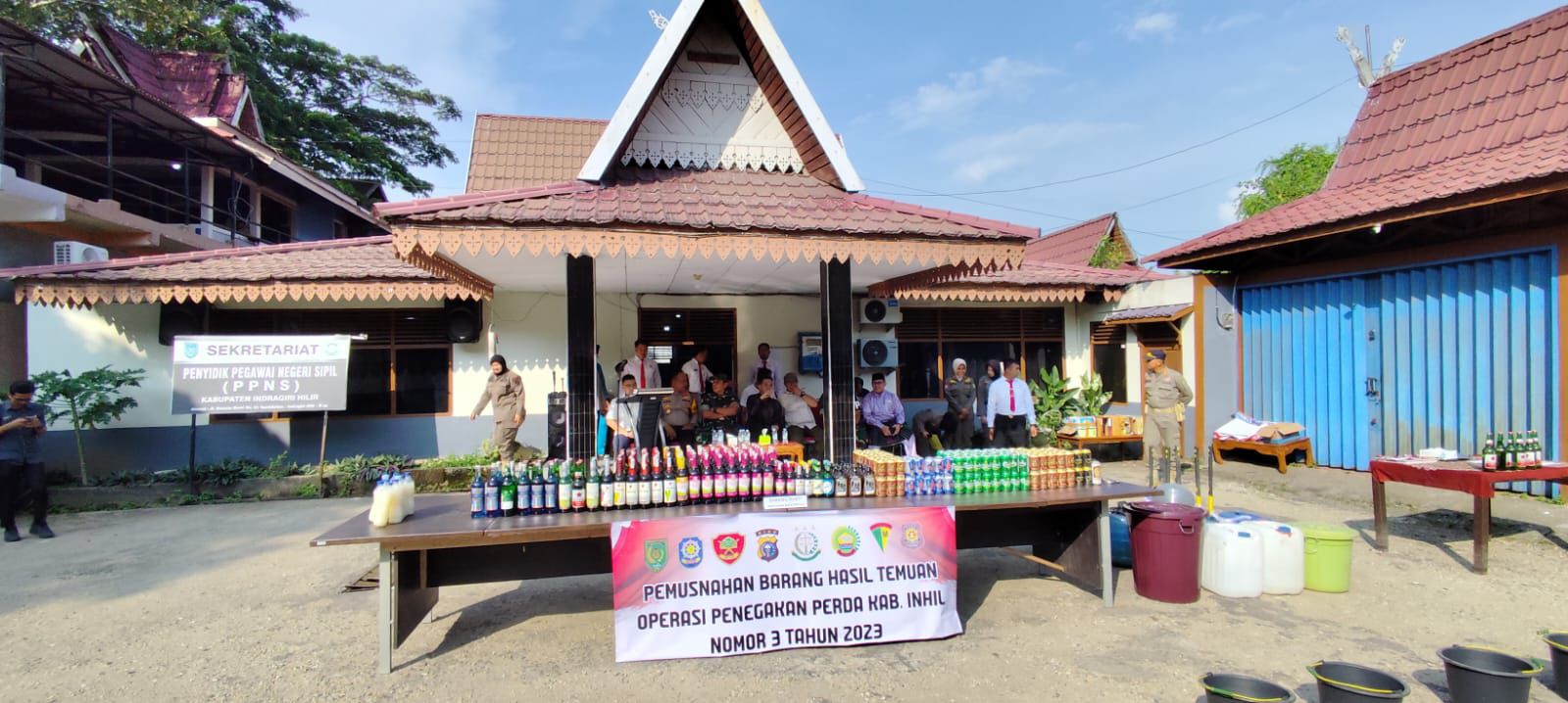Pemusnahan Minuman Keras Ilegal oleh Pemerintah Kabupaten Indragiri Hilir