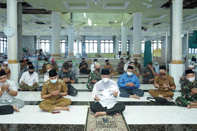 Kunjungan ke Keritang, Bupati Inhil Santuni Anak Yatim