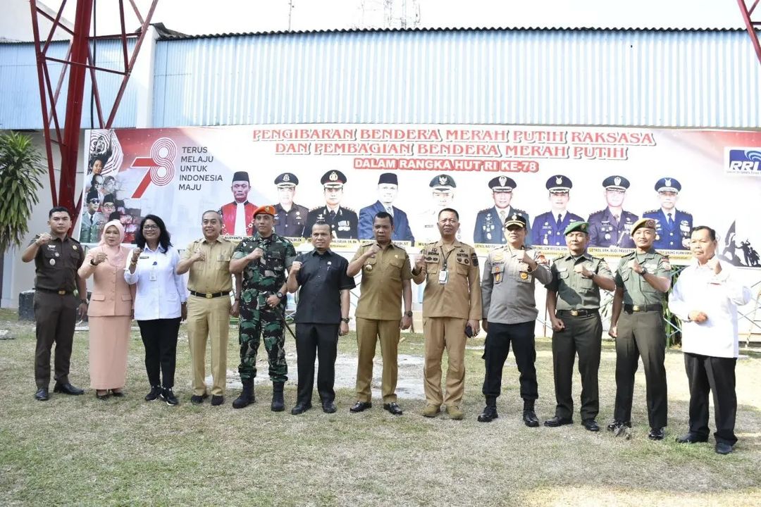 Ketua DPRD Pekanbaru Muhammad Sabarudi Turut Serta dalam Pengibaran Bendara Raksasa