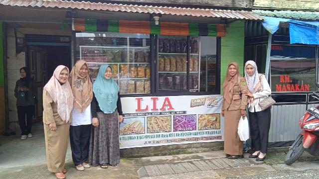 Diskopukm Inhil Lakukan Monitoring Terhadap Pelaku UMKM Produksi Kue Semprong
