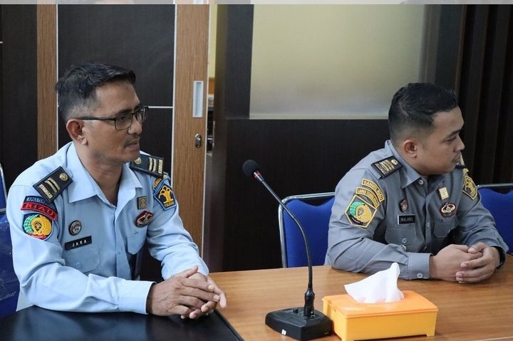 Kepala DPMPTSP Inhil Serahkan Surat Izin Klinik Pratama Rawat Jalan Lapas Tembilahan