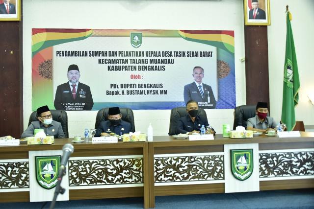 Resmi, PLh Bupati Bengkalis Lantik Syafarudin sebagai Kepala Desa Tasik Serai Barat
