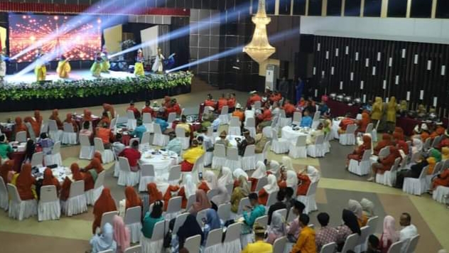 Kepala DPMPTSP Haryono Terima Penghargaan SAKIP di Malam Resepsi Milad Inhil ke-59 Tahun 2024