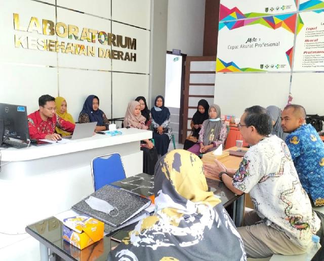 Dinkes Inhil Tutup Secara Resmi Bimtek Akreditasi Laboratorium Kesehatan Daerah