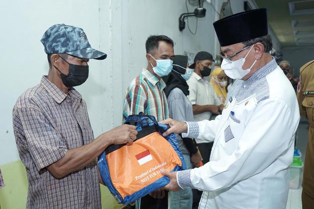 Kunjungan ke Keritang, Bupati Inhil Santuni Anak Yatim