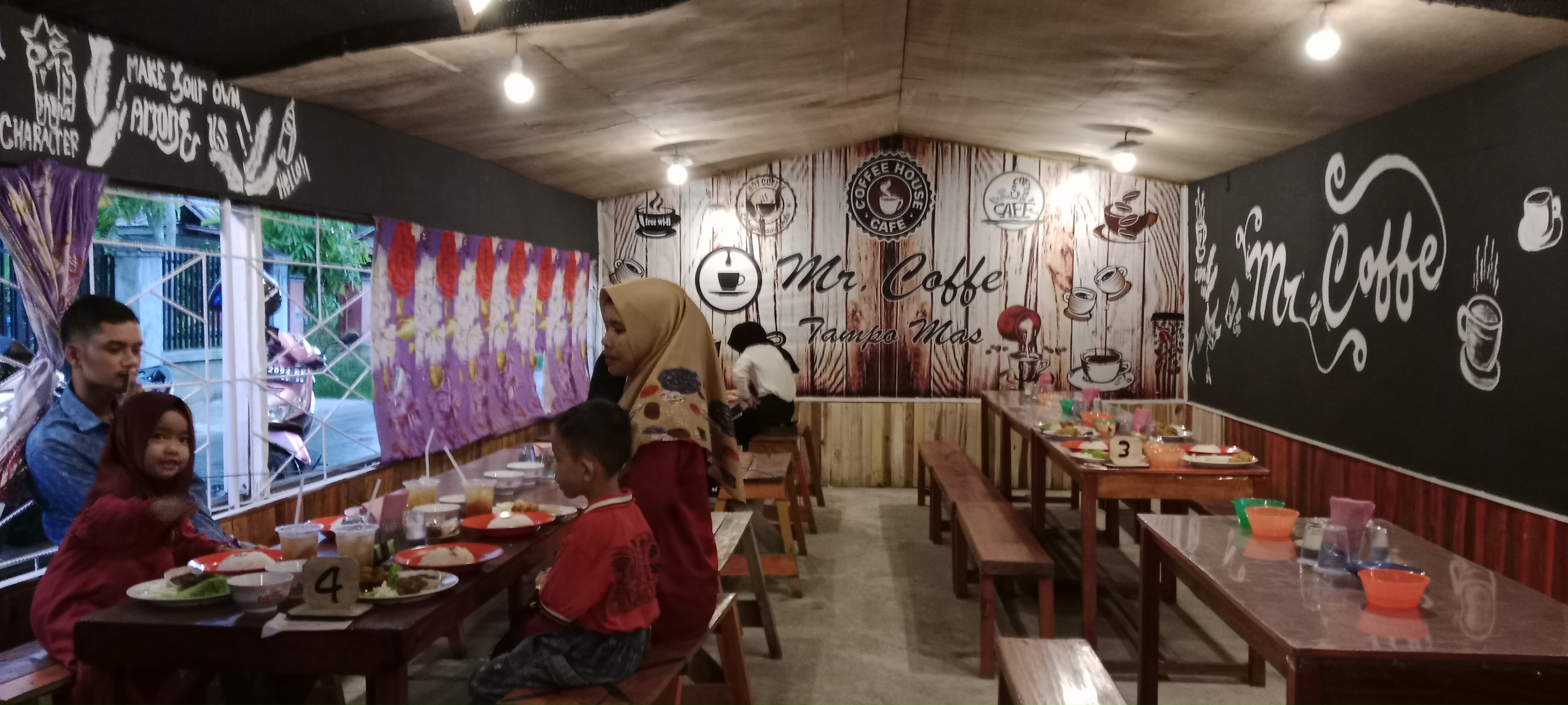 Mr Cafe Tempatnya Bukber Anak Kekinian