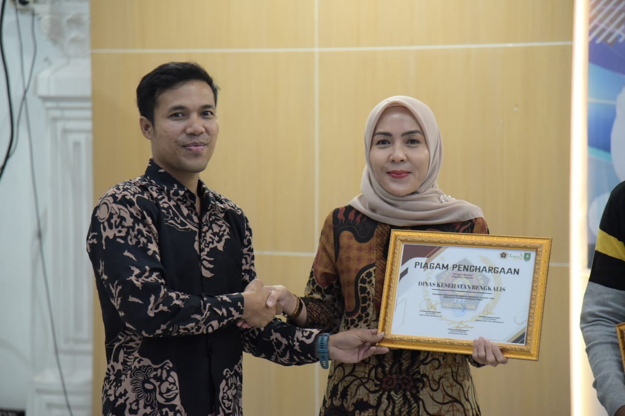 Terima Penghargaan dari PWI, Dinas Kesehatan Ucapkan Terima Kasih Dan Akan Terus Berkontribusi