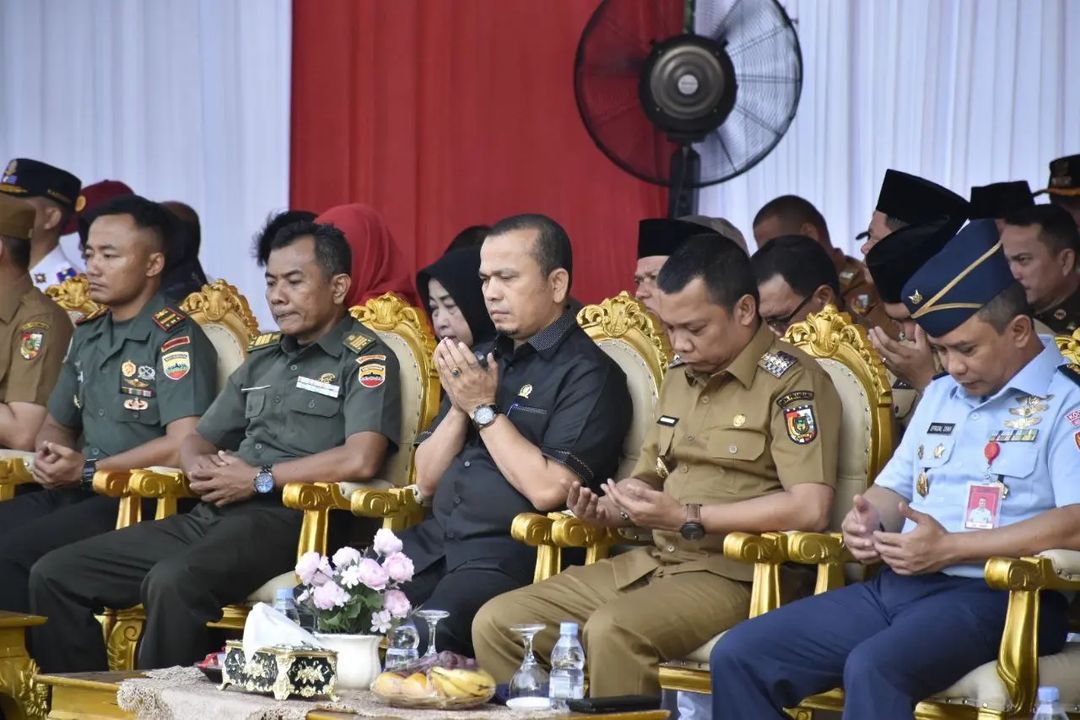 Ketua DPRD Pekanbaru Muhammad Sabarudi Turut Serta dalam Pengibaran Bendara Raksasa