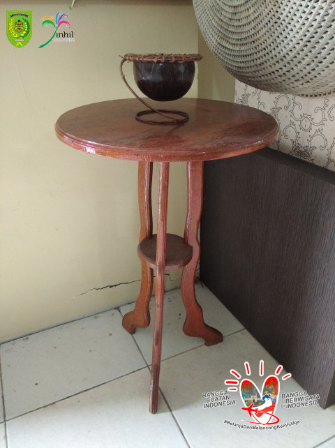 Pengrajin Kayu di Inhil 'Sulap' Pohon Kelapa Jadi Mebel Mewah