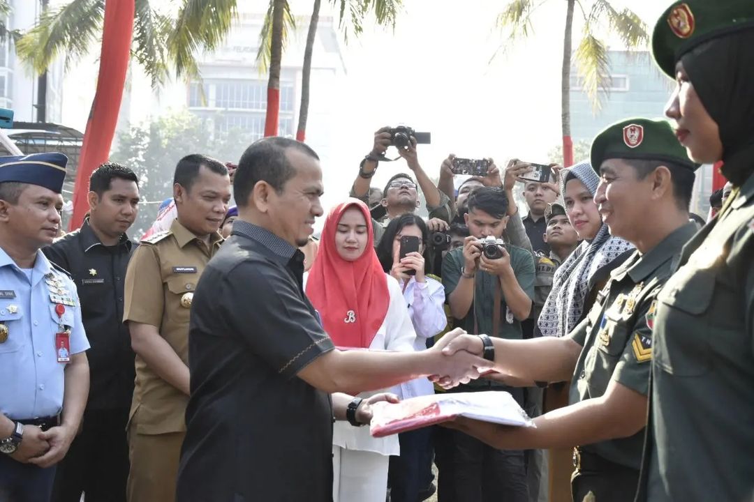 Ketua DPRD Pekanbaru Muhammad Sabarudi Turut Serta dalam Pengibaran Bendara Raksasa