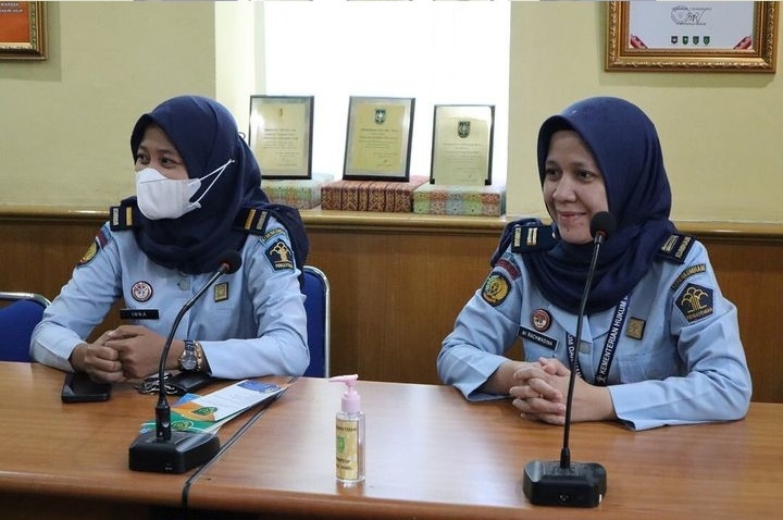 Kepala DPMPTSP Inhil Serahkan Surat Izin Klinik Pratama Rawat Jalan Lapas Tembilahan