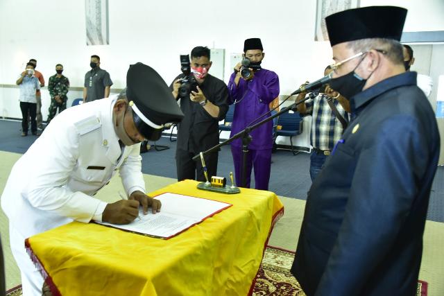 Resmi, PLh Bupati Bengkalis Lantik Syafarudin sebagai Kepala Desa Tasik Serai Barat