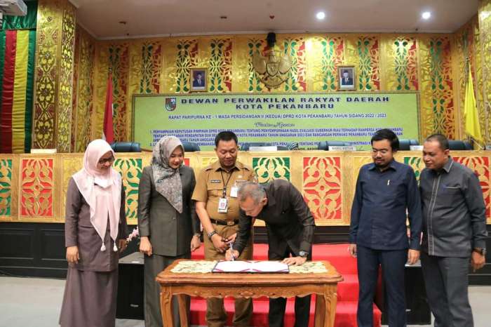 DPRD Pekanbaru Sahkan Perda Administrasi Kependudukan