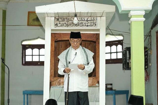 Saat Safari Ramadhan di Kempas, Bupati Inhil Ajak Lawan Covid-19 