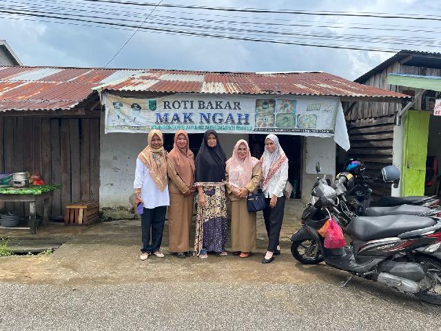 Penjualannya Telah Sampai ke Berbagai Kota, Diskopukm  Inhil Tinjau UMKM Roti Bakar Warga Tembilahan Ini...