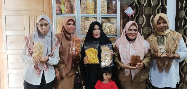 Miliki Market Hingga ke Luar Daerah, Hafiza Snak Terima Kunjungan dari Diskopumkm Inhil