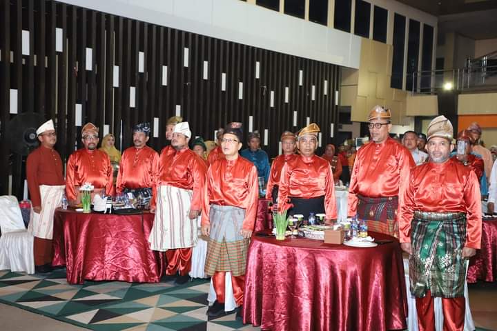 Kepala DPMPTSP Haryono Terima Penghargaan SAKIP di Malam Resepsi Milad Inhil ke-59 Tahun 2024