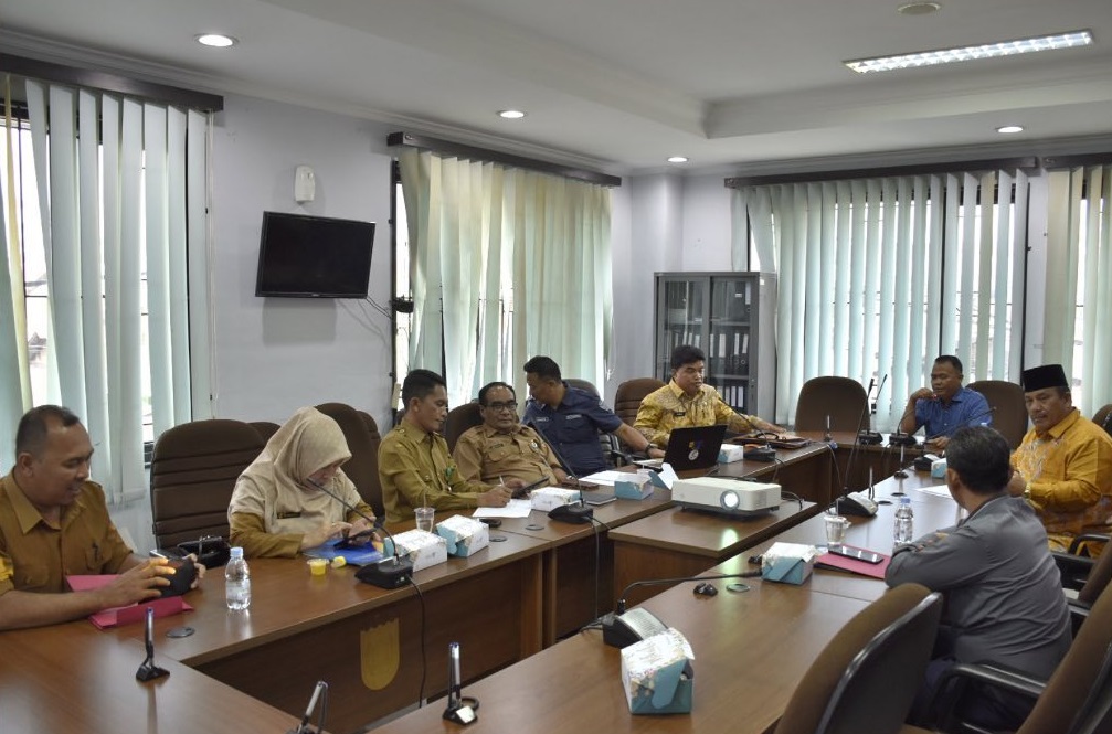 Komisi III DPRD Kota Hearing Dinas Pendidikan Pekanbaru