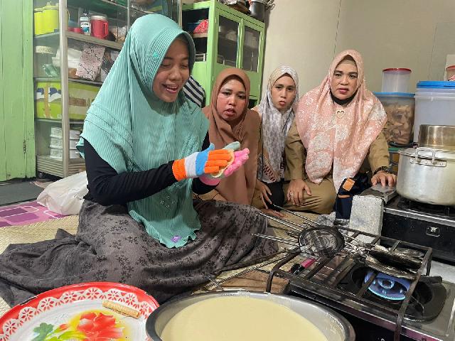 Diskopukm Inhil Lakukan Monitoring Terhadap Pelaku UMKM Produksi Kue Semprong