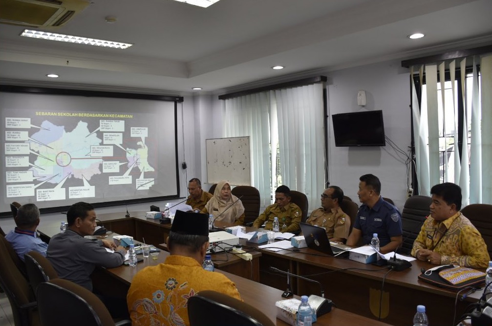 Komisi III DPRD Kota Hearing Dinas Pendidikan Pekanbaru