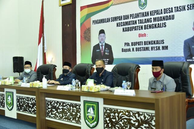 Resmi, PLh Bupati Bengkalis Lantik Syafarudin sebagai Kepala Desa Tasik Serai Barat