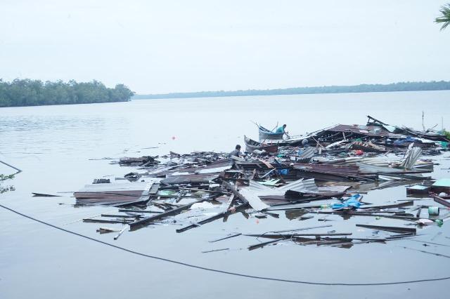 Wujud Kepedulian Korban Lonsor di Tanjung Baru, Bupati HM Wardan Salurkan Bantuan 
