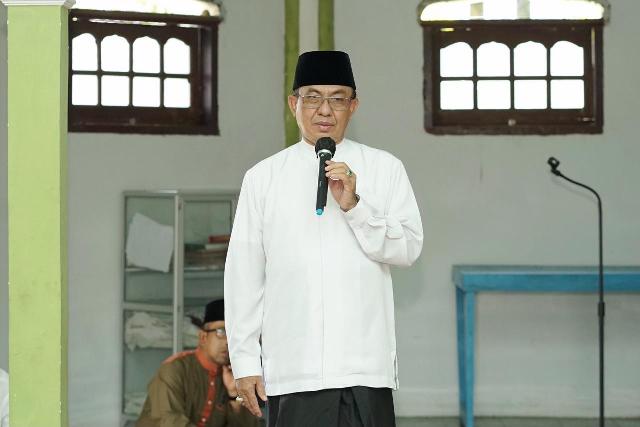 Saat Safari Ramadhan di Kempas, Bupati Inhil Ajak Lawan Covid-19 