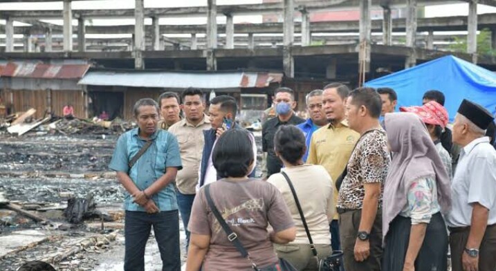 Pasca Terbakar, Tengku Azwendi Fajri Wakil Ketua DPRD Pekanbaru Langsung Kunjungi Pasar Cik Puan